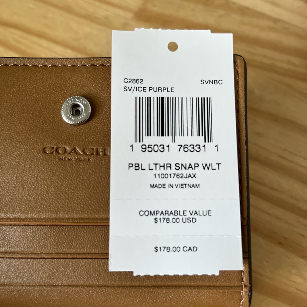 NWOT Coach Wallet - Picture 4 of 9